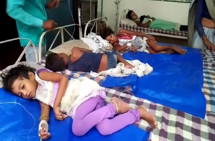 one child dead and three infected by food poisoning in kaushambi up | फूड  प्वाइजनिंग से मासूम की मौत, परिवार के ही तीन अन्य बच्चों की हालत गंभीर |  Patrika News