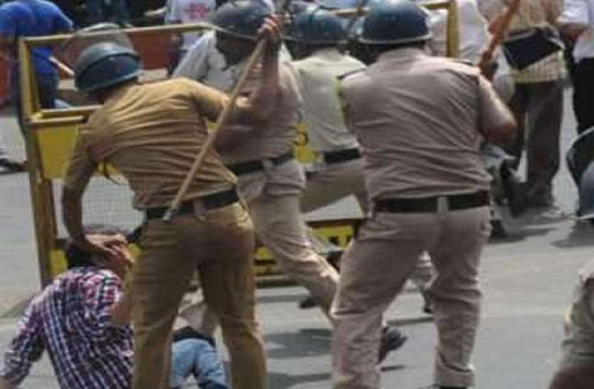 Lathicharge यूपी के सपा सांसद सहित छह सौ निषाद कार्यकर्ताओं पर केस