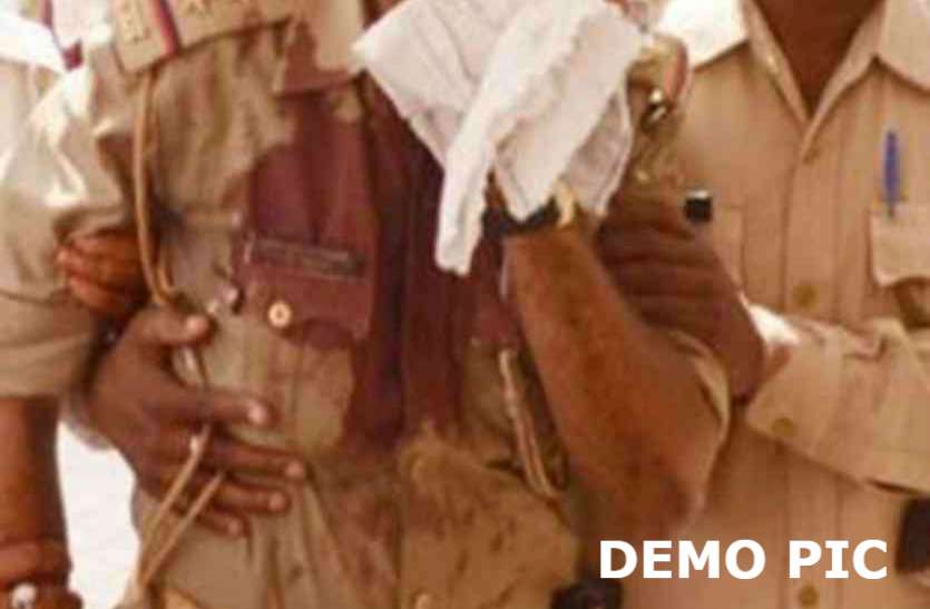 Police BREAKING: प्रतापगढ़ में दबिश देने गए दरोगा वजीउल्ला खां को दौड़ा-दौड़ाकर पीटा, इलाहाबाद रेफर
