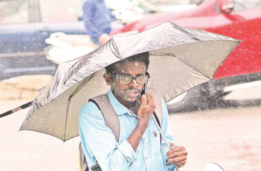 अंडरपास में जलजमाव रोक देता है यातायात अंडरपास में जलजमाव रोक देता है यातायात