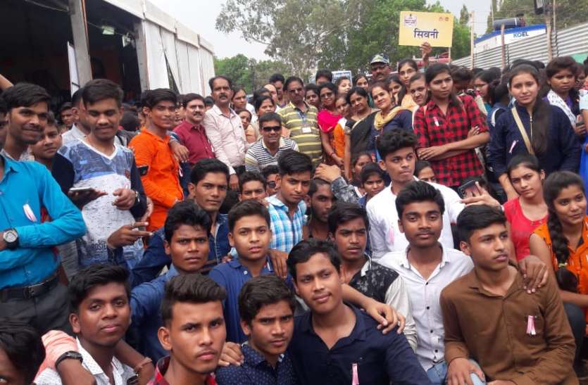 seoni शिवराज मामा से मिलकर लौटे जिले के २७५ विद्यार्थी