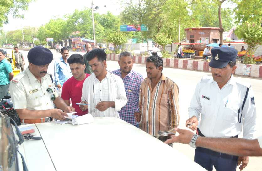 patrika लालबत्ती क्रास करते ही लगा ५०० का फटका