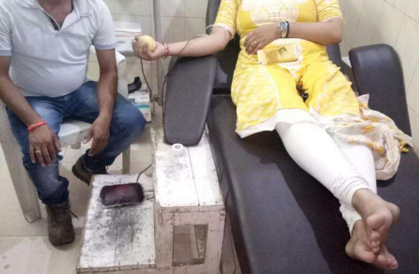 Chhatarpur मेघना अग्रवाल ने रक्तदान कर बचाई अनीमिया पीडि़त की जान
