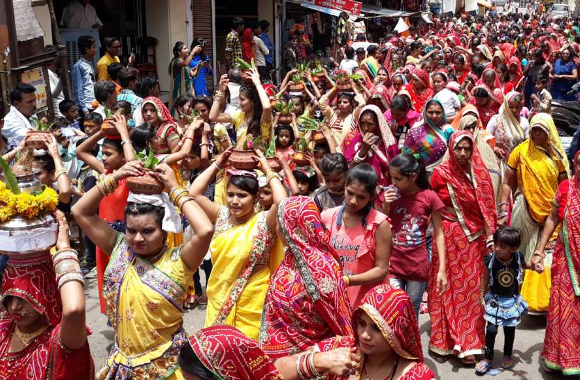 shobhayatra राधा-कृष्ण की प्राण प्रतिष्ठा के लिए निकली शोभायात्रा