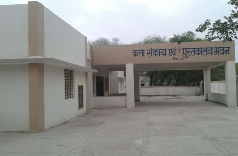 building is ready in GDC Rewa, No other facility for girls student उद्योग मंत्री ने किया प्रयास फिर भी छात्राओं की दूर नहीं हुई मुश्किल