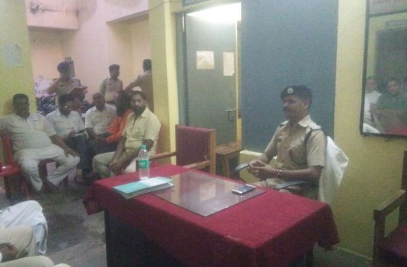 police आमजनो से रूबरू हुए एसपी, कहा सौहार्दपुर्ण मनाए त्यौहार
