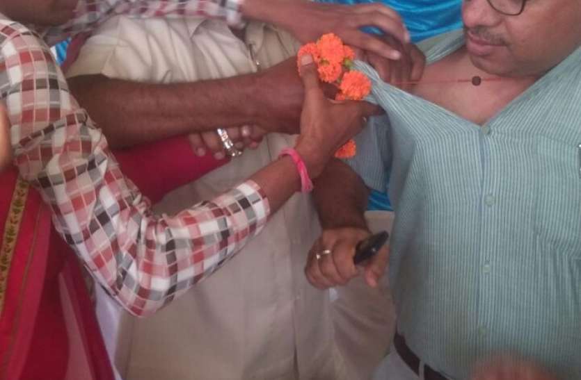 jab ceo ko bhare manch par jad diya thappad जब सीईओ को भरे मंच में जड़ दिया थप्पड़