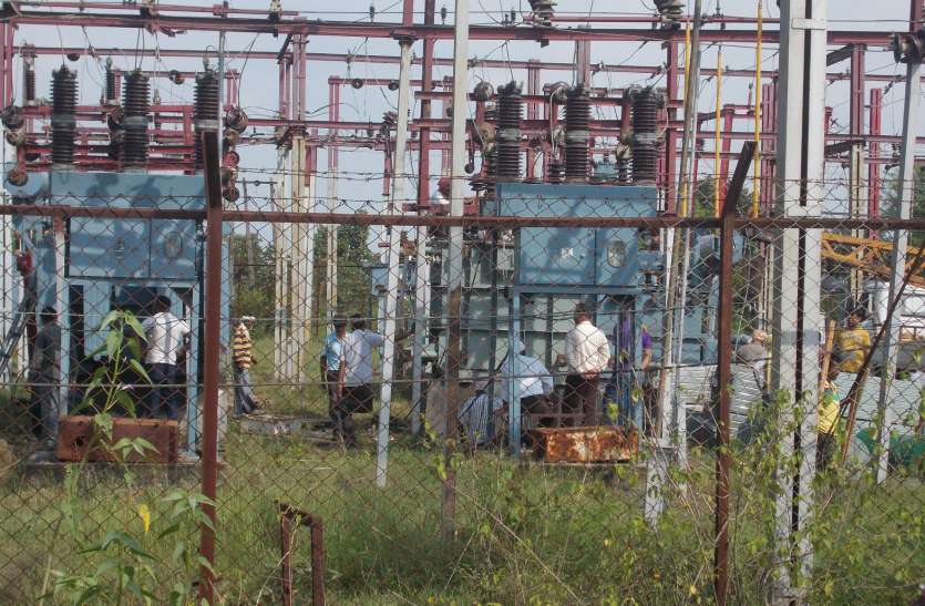 Lightning can be replaced in place: Unheard power department, lack of जगह जगह गुल हो सकती है बिजली: मानसून मुसीबत की आहट से बेसुध बिजली विभाग, संसाधनों की कमी
