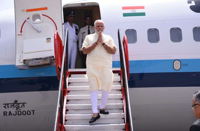 pm in chhattisgarh Modi In Chhattisgarh: प्रधानमंत्री नरेंद्र मोदी समय से पहले पहुंचे रायपुर, पूरा रूट छावनी में तब्दील