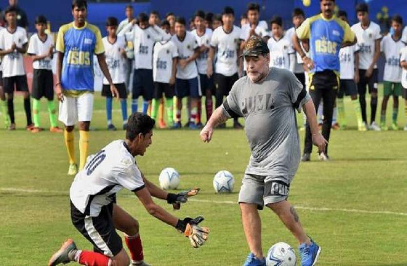 FIFA World Cup football news in hindi फीफा वर्ल्ड कप शुरू होते ही लोगों के सिर चढ़कर बोल रहा फुटबॉल का नशा