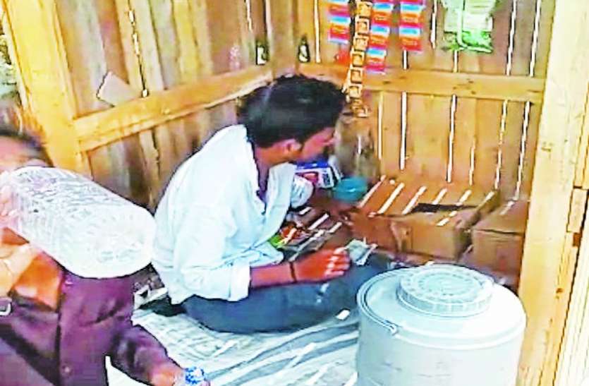 liquor OMG: राजस्थान की कोचिंग सिटी में पंक्चर की दुकान पर भी मिलती है शराब