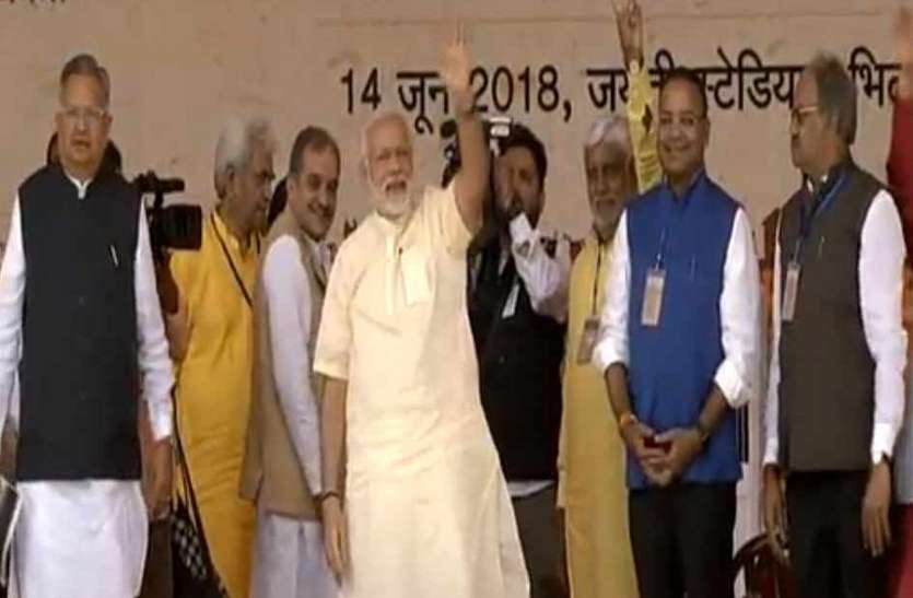 PM Modi Breaking: छत्तीसगढ़ी में PM मोदी ने किया भिलाई वासियों का अभिवादन, कहा जय जोहार, 22 हजार करोड़ की दी सौगात