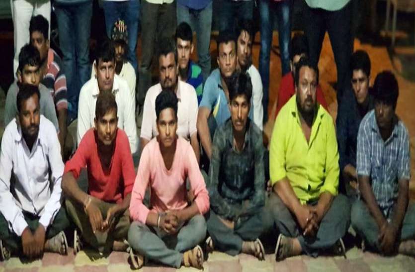 16 arrested सिलेंडर से गैस चोरी का पर्दाफाश