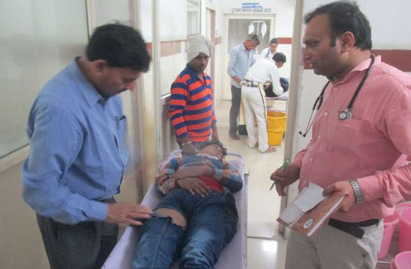 accident, death, student, injured, police, bhind news in hindi, mp news लग्जरी जीप की टक्कर से दो छात्रों की मौत, एक जख्मी