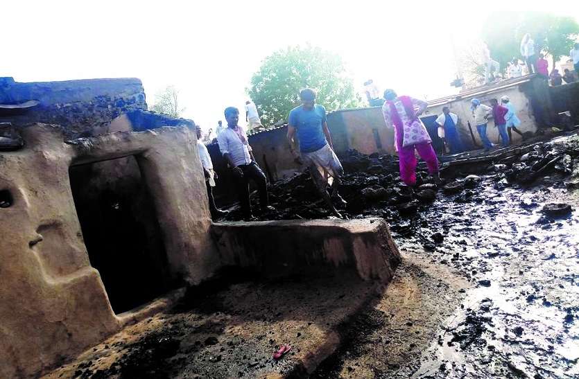 sawaimadhopur भावड़ गांव में आग ने मचाई तबाही, एक दर्जन अधिक घरों में लगी आग, एक महिला झुलसी