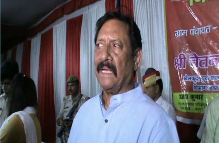 People complaint about officers चौपाल में मंत्री के सामने जनता ने खोली अधिकारियों की पोल