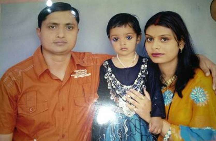 farrukhabad news सरप्राइज देने चुपके से आया था फौजी, क्या मालूम था कि ऐसा नजारा देखने को मिलेगा