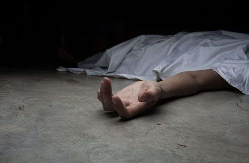 youth death खेत पर कुएं के पास बिजली के खराब पड़े तार को ठीक कर रहा था कि अचानक हुए दर्दनाक हादसे से युवक की मौत