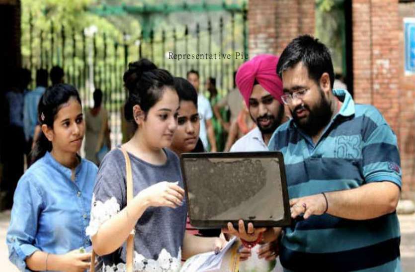 DU Admission 2018 DU Admission 2018 : अंग्रेजी, राजनीति शास्त्र की सबसे ज्यादा मांग