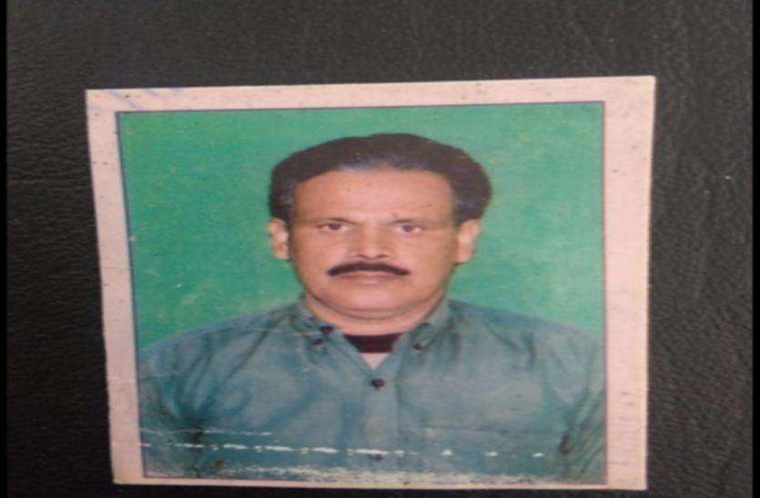Deceased person कर्मचारी की मौत के बाद इस मांग को पूरी करने के लिए 48 घंटे से शव लेकर धरने पर बैठा परिवार