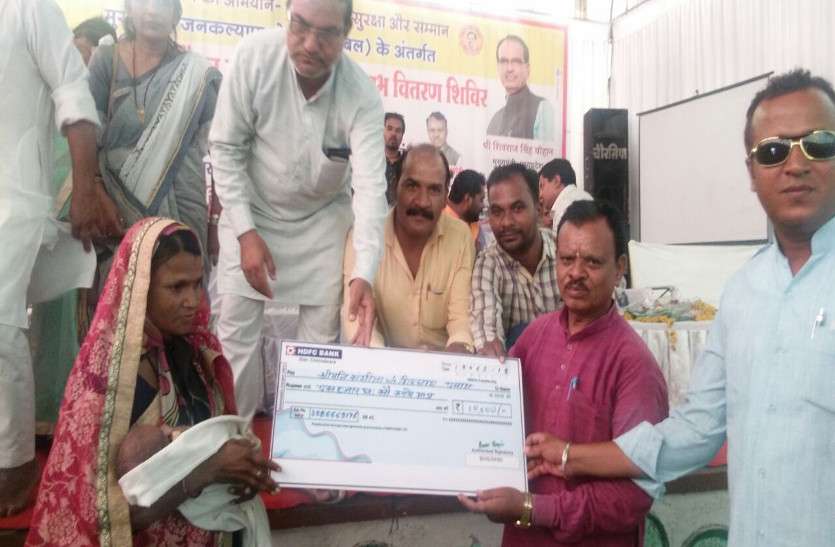 Thousands unorganized workers gathered in the conference सम्मेलन में जुटे हजारों असंगठित मजदूर