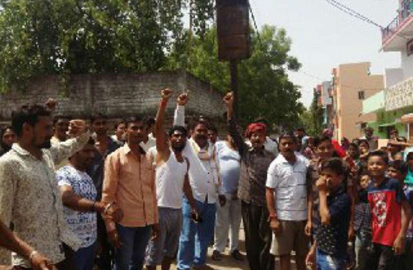 itarsi, nagarpalika, water crises, naarebaji, ward 11 पहले भ्रष्टाचार और अब पानी को लेकर इटारसी नपा के खिलाफ नारेबाजी