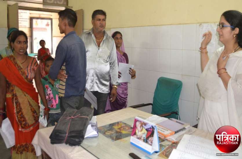 banswara बांसवाड़ा : अस्पताल में इंटरनेट बंद होने से मरीजों और कार्मिकों में जमकर हुआ झगड़ा, ऑनलाइन काम ठप