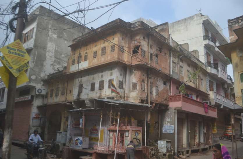 this is too old building किस शहर में है 100 से ज्यादा खतरनाक जगहें...क्यूं सांसत में है लोगों की जान