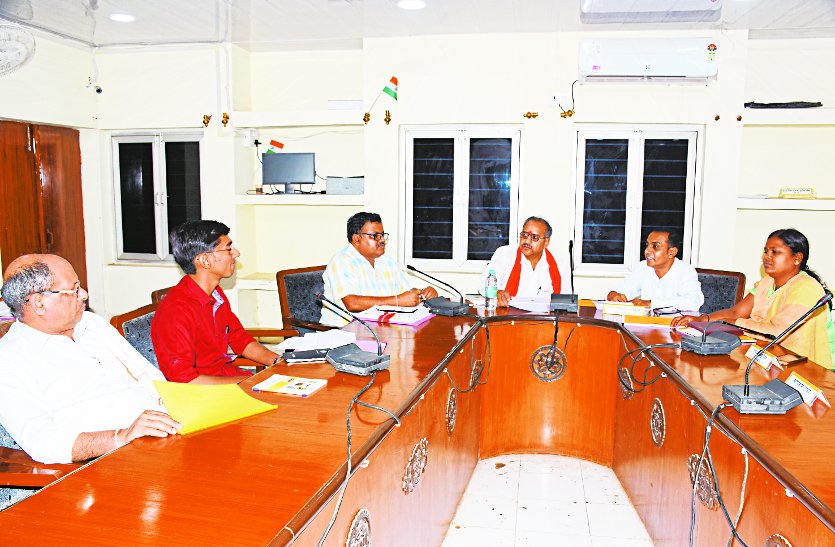 Boycott of meeting अधिकारी नहीं आए तो बैठक का बहिष्कार