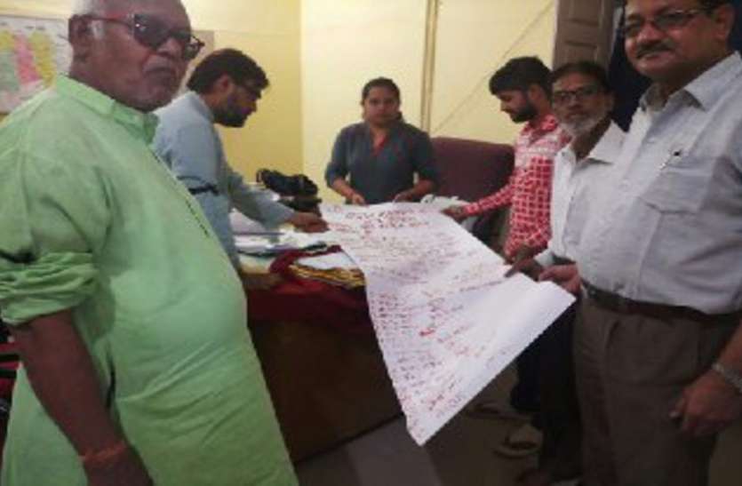 written सीएम को खून से लिखा ज्ञापन भेजा, कारण जानकार चौंक जाएंगे