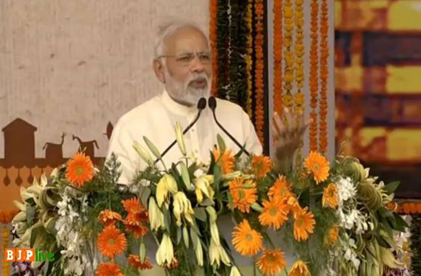 pm modi Breaking: पीएम मोदी ने कहा, कच्छ से कटक, कारगिल से कन्याकुमारी तक बिछी है Bhilai में बनी फौलादी पटरियां, Video