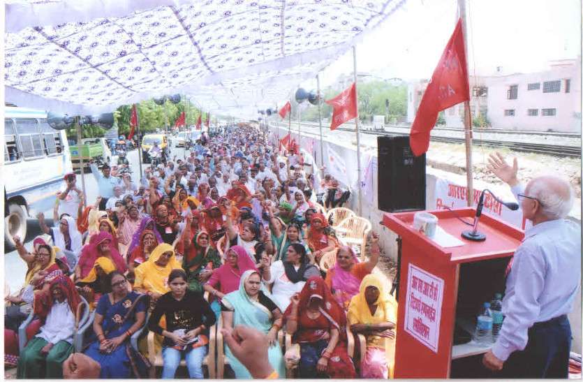 roadways dharna सेवानिवृत्त परिलाभों का तुरंत करो भुगतान