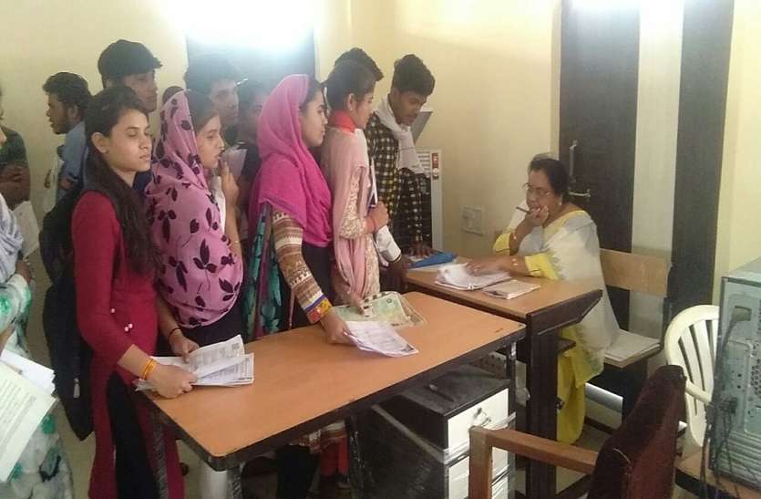 sehore, sehore news, sehore patrika, patrika news, patrika bhopal, bhopal mp, collage, school, student, admission, सूची जारी होने के बाद तीन दिन में छात्रों को जमा कराना होगी फीस