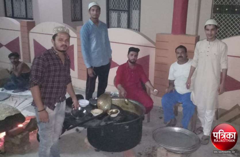 banswara बांसवाड़ा : रमजान के पवित्र माह में रोजेदारों के लिए युवाओं ने किया सेहरी का इंतजाम
