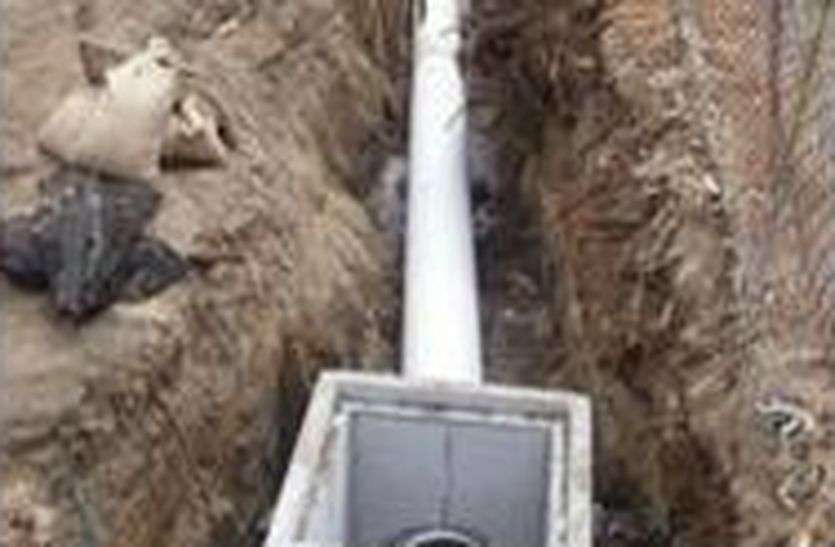 Alwar : inferior work of sewerage अलवर में विकास की चाल भी घटिया, माल भी घटिया, फिर भी ठेकेदार हो रहे निहाल, जनता की सुनने वाला कोई नहीं