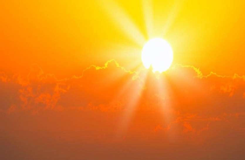 sun चिलचिलाती गरमी से परेशान शख्स ने सूर्यदेव के खिलाफ ठोका केस, कानूनी धाराओं के तहत सख्त कार्रवाई की मांग