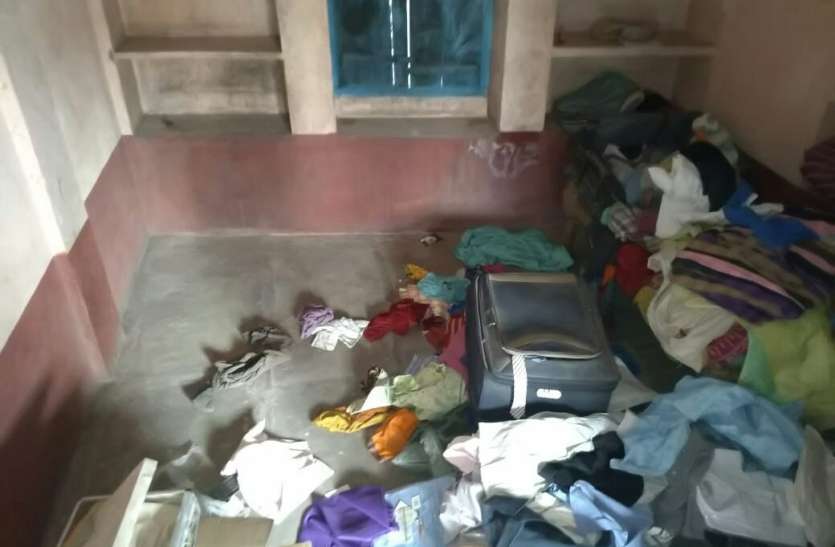 theft at home पिता बेटे से मिलने आया उदयपुर और पीछे से घर में चोरों ने मचाई धमाल, ले उड़े लाखों का माल