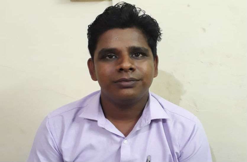 teacher नाबालिग छात्रा को धमकाकर रेप करता रहा टीचर, जब पेट में दर्द उठा तो हुआ ऐसा खुलासा कि सबके होश उड़ गए...