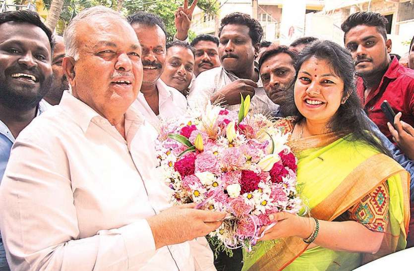 पहली बार पिता-पुत्री एक साथ सदन में पहली बार पिता-पुत्री एक साथ सदन में