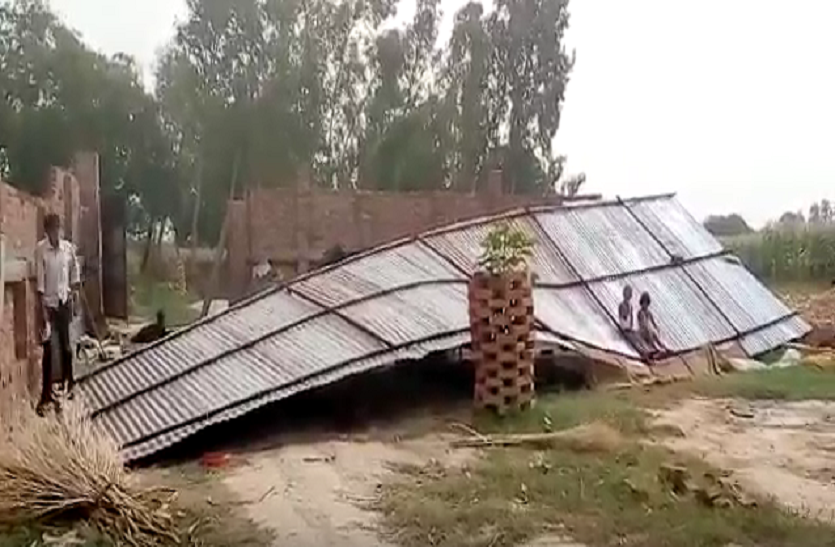 weather news two died in rain and thunderstorm एक बार फिर मौसम बदलने से आंधी पानी ने मचाई तबाही, दो की हुई