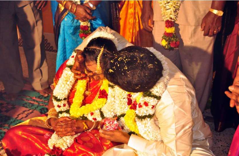 Marriage OMG! भाई ने डाला बहन की मांग में सिंदूर, बहन ने पहना भाई के नाम का मंगलसूत्र, पूरी बात जानकर दंग रह जाएंगे