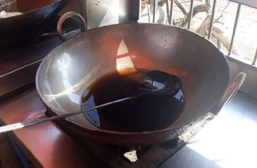 सेहत के लिए खतरनाक है कड़ाही में बचे तेल का इस्तेमाल करना सेहत के लिए खतरनाक है कड़ाही में बचे तेल का इस्तेमाल करना