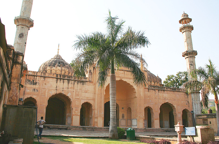 Eid ul-Fitr 2018 Special: Akbari Masjid in Jaipur, Famous Mosque | अकबर के  आमेर आगमन की गवाह है ये ऐतिहासिक मस्जिद, आज भी गाती है इतिहास की गाथा |  Patrika News