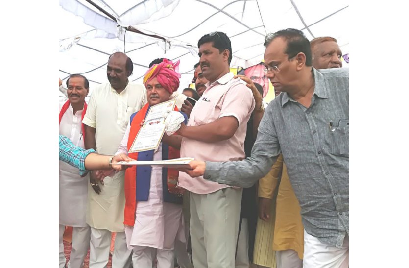 patrika केंद्रीय मंत्री ने क्यों अपनी सरकार की पीठ थपथपाई