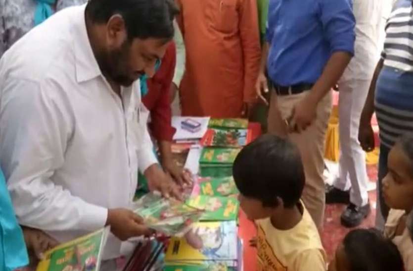 Bada Mangal बड़े मंगल पर हुआ अनोखा भंडारा, दिया गया शिक्षा व स्वास्थ्य का संदेश, सांसद कौशल किशोर ने कहा ये
