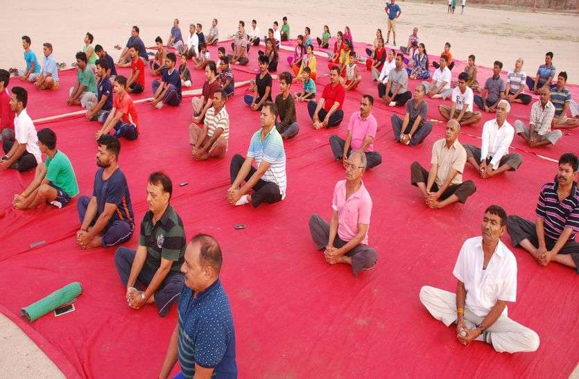YOG FILE PHOTO दोनों तेलुगु राज्यों में जगह-जगह मनाया गया योग दिवस