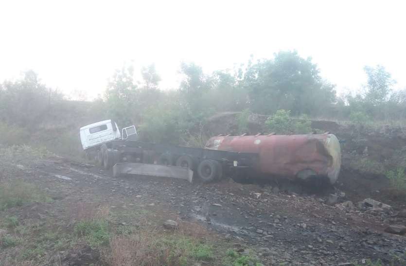 Blast in chemical tanker कास्टिक सोडे से भरे टैंकर में ब्लास्ट, मचा हड़कंप
