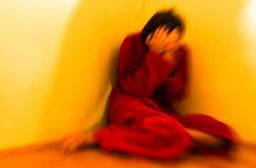 baghpat घर में सोई थी 14 साल की लड़की, आधी रात को घर के बाहर कराहने की आवाज सुन पहुंचे परिजन तो फटी रह गईं आंखें