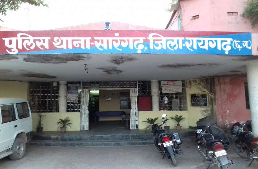 चालक ने तड़के एक घर में घुसा दिया कार, सवार छह लोगों की हालत गंभीर, घटना के बाद चालक हुआ फरार चालक ने तड़के एक घर में घुसा दिया कार, सवार छह लोगों की हालत गंभीर, घटना के बाद चालक हुआ फरार