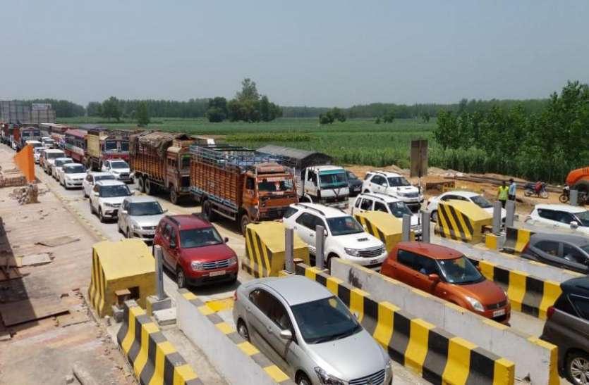 highway jam सहारनपुर में फोरलेन एसएच-59 पर टोल टैक्स शुरू होते लगा कई किमी लंबा जाम, चिलचिलाती धूप में लोग हुए बेहाल